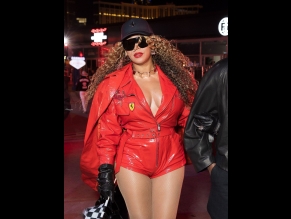 Beyonce Sexy Shows Off Her Hot Breasts At The Las Vegas Grand Prix Race Day In LA
