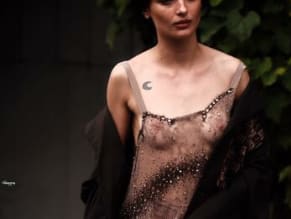 ALICEPAGANISEXYFLASHESHERHOTTITSATANTONIOMARRASFASHIONSHOWINMILAN - NUDE STORY