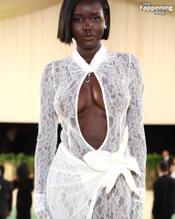 Adut AkechSexy in Adut Akech Stuns In Sexy Outfit At Met Gala In Nyc