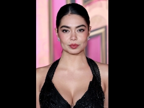 Aulii Cravalho Sexy Shows Off Her Hot Cleavage At The 