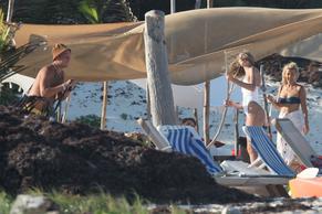 Candice SwanepoelSexy in Candice Swanepoel showing off her sexy butt for a photoshoot in Tulum