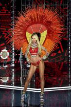 Candice SwanepoelSexy in Candice Swanepoel Sexy Walks the Runway During 2017 Victoria's Secret Fashion Show in Shanghai 