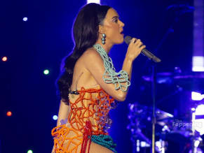  alt="Katy Perry Sexy in Katy Perry Sexy Rocks The Stage As She Performs At Mardi Gras Extravaganza In New Orleans"