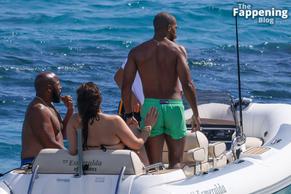 Ashley GrahamSexy in Ashley Graham Flaunts Her Sexy Boobs On A Yacht In Saint Tropez