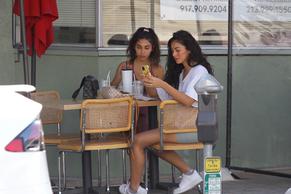 Chantel JeffriesSexy in Chantel Jeffries having lunch with friend in Beverly Hills