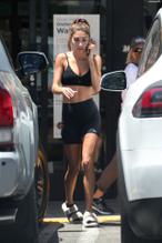 CHANTELJEFFRIESSEXYSHOWSOFFHERHOTBODYDURINGPOSTWORKOUTINWESTHOLLYWOOD - NUDE STORY