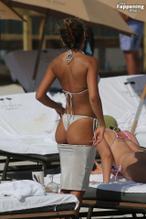 CHANTELJEFFRIESSEXYSHOWSOFFHERSIZZLINGBODYWEARINGAHOTBIKINIATTHEBEACHINMIAMI - NUDE STORY