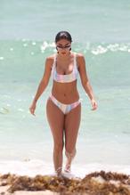 CHANTELJEFFRIESSEXYDAYATTHEBEACHINMIAMI - NUDE STORY