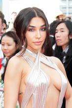 CHANTELJEFFRIESSEXYBUSTYMODELATTHEEVERYBODYKNOWSPREMIEREANDOPENINGCEREMONY - NUDE STORY