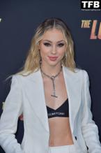 CHARLYJORDANSEXYSEENFLAUNTINGHERCLEAVAGEINAWHITESUITATTHELOSTCITYPREMIEREINCALIFORNIA - NUDE STORY