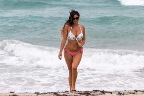 Claudia RomaniSexy in Claudia Romani Sexy Poses On South Beach 