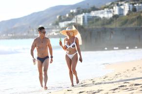 Courtney StoddenSexy in Courtney Stodden at the beach while drinking beer and eating ice cream in Malibu