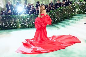 ShakiraSexy in Shakira Stuns In Sexy Red Dress At 2024 Met Gala In Nyc