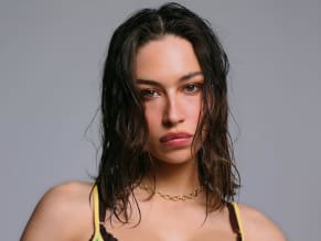 ELSIEHEWITTSEXYSHOWSOFFHERHOTBODYANDBOOBSINAPHOTOSHOOTFORURBANOUTFITTERS - NUDE STORY