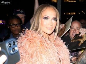 JENNIFERLOPEZSEXYANDBRALESSFLAUNTSHERHOTTITSATTIMESSQUAREINNEWYORKCITY - NUDE STORY