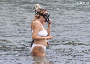 Charlotte CrosbySexy in Charlotte Crosby's Sexy Snorkelling Adventure In Cairns