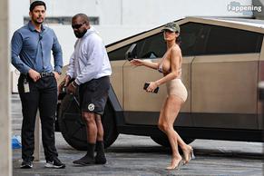 BIANCACENSORISEXYSEENWITHKANYEWESTFLAUNTINGHERHUGEBOOBSANDHOTLEGSATBLUDSOSBBQINLOSANGELES - NUDE STORY