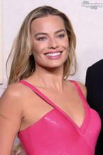 Margot RobbieSexy in Margot Robbie Sexy Shines In A Stunning Pink Dress At The 81st Golden Globe Awards