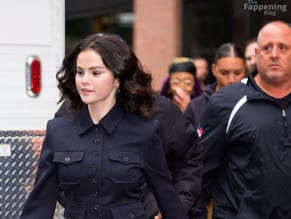 SELENAGOMEZSEXYSEENFLAUNTINGHERSLENDERLEGSWEARINGHOTSHEERSTOCKINGSINNYC - NUDE STORY