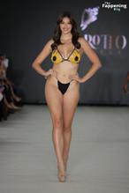 RACHELPIZZOLATOSEXYSHOWSOFFHERAMAZINGBODYANDFIGUREONTHERUNWAYOFNEWYORKFASHIONWEEKLINGERIESHOW - NUDE STORY