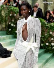 Adut AkechSexy in Adut Akech Stuns In Sexy Outfit At Met Gala In Nyc