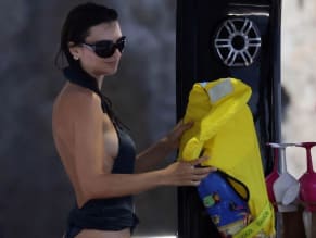 Emily Ratajkowski Sexy Spotted Showing Off Her Sizzling Body Wearing A Sultry Swimsuit At Positano Beach In Italy