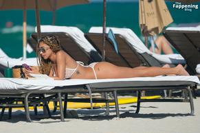 Chantel JeffriesSexy in Chantel Jeffries Rocks Her New Hairstyle In Miami With Sexy Beach Look