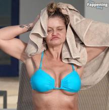 Danniella WestbrookSexy in Danniella Westbrook Rocks Her Sexy Blue Bikini In Portugal For Her Recovery Trip