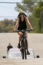 Dakota JohnsonSexy in Chris Martin and Dakota Johnson in Malibu during the COVID-19 stay-at-home order