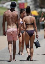 Dasha GaivoronskiSexy in Dasha Gaivoronski Sexy enjoy a beach date in Bondi with Charlie Newling