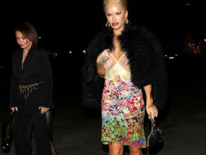 RITAORASEXYSPOTTEDFLASHINGHERHOTTITSINABEAUTIFULSHEERDRESSATFASHIONAWARDSAFTERPARTYINLONDON - NUDE STORY