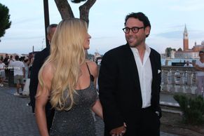  alt="Sydney Sweeney Sexy in Sydney Sweeney Sexy Flashes Her Hot Tits And Undies In A Glamorous Dress At Armani's Star-studded Party In Italy"
