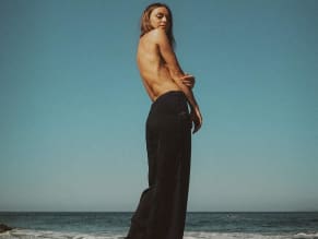 KAELENOHMSEXYANDTOPLESSBEACHPHOTOSHOOTTEASINGHERHOTBOOBS - NUDE STORY