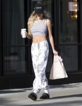 DELILAHBELLESEXYINTRACKSUITPANTSANDFLUFFYSLIPPERSWHILEPICKINGUPCOFFEEINWESTHOLLYWOOD - NUDE STORY