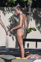 Dua LipaSexy in Dua Lipa Sexy in a tiny bikini while soaking up the sun with her boyfriend Anwar Hadid in Miami