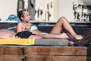 Dua LipaSexy in Dua Lipa Sexy in a tiny bikini while soaking up the sun with her boyfriend Anwar Hadid in Miami