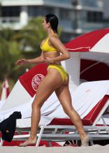 DUALIPASEXYINYELLOWBIKINIASSHETAKESDIPINTHEOCEANWITHHERSISTERRINAINMIAMI - NUDE STORY