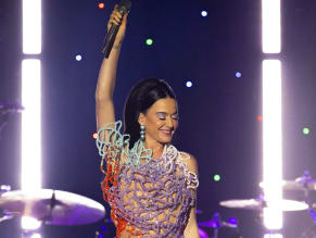  alt="Katy Perry Sexy in Katy Perry Sexy Rocks The Stage As She Performs At Mardi Gras Extravaganza In New Orleans"