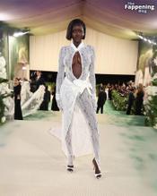 Adut AkechSexy in Adut Akech Stuns In Sexy Outfit At Met Gala In Nyc