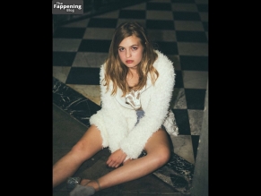 Olivia Welch Sexy And Beautiful Photos Collection