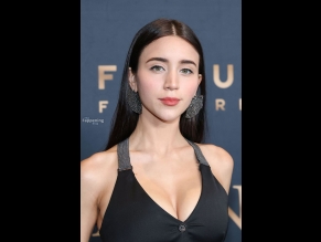 Caylee Cowan Sexy Shows Off Her Hot Cleavage At The 