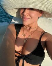 Alyssa Milano Sexy And Hot Photos Collection