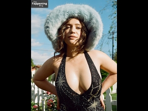  alt="Gideon Adlon Sexy in Gideon Adlon Sexy And Sizzling Photos Collection"