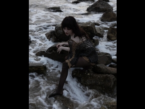 Sophie Thatcher Sexy Poses Her Wet Body And Flashes Her Hot Tits In A Beach Photoshoot By Jason Renaud