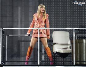 Taylor SwiftSexy in Taylor Swift Shines In Sexy Performance At The Eras Tour In Paris