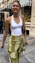 ZENDAYASEXYSHOWSOFFHERHOTPOKESINPARIS - NUDE STORY