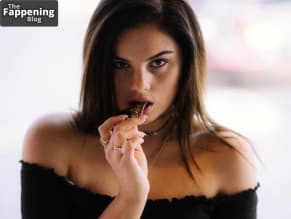 FAMKELOUISESEXYANDSIZZLINGPHOTOSCOLLECTION - NUDE STORY