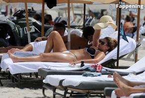 Alina BarazSexy in Alina Baraz Sizzles In Sexy Bikini On Miami Beach