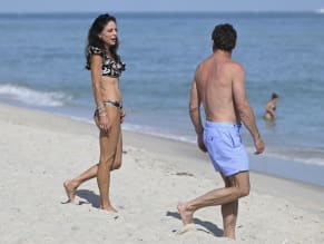 BETHENNYFRANKELSEXYSEENWITHTOMVILLANTESHOWINGOFFHERBEAUTIFULBIKINIBODYINMIAMIBEACH - NUDE STORY
