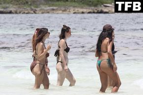 Emily RatajkowskiSexy in Emily Ratajkowski Sexy Seen Showing Off Her Supermodel Figure At The Beach in Mexico 